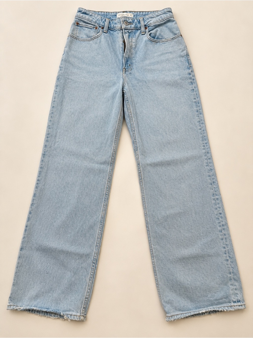 Abercrombie Curve Love ’90s Relaxed High Rise Jeans Light Wash 4S